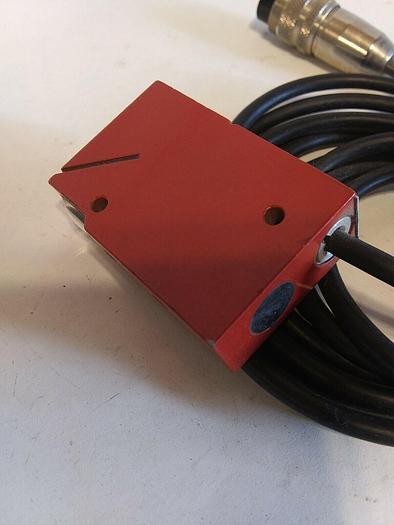 Used Leuze Electronic RK18/4G Photoelectric Sensor (1 per lot)
