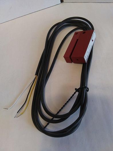 Leuze Electronic GS 05/4-G Photoelectric Sensor