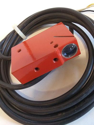 Used Leuze Electronic RK18/4G Photoelectric Sensor (1 per lot)