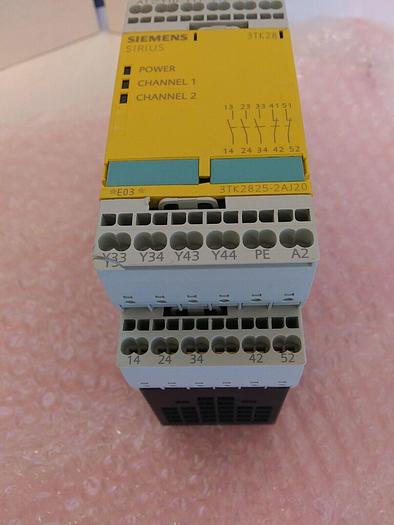 Siemens 3TK2825-2AJ20 Safety Relay (Very Minor Cosmetic Damage)