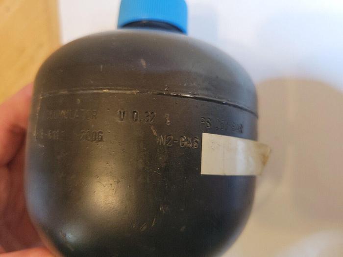 Used Integral Accumulator 032-1315-013-611, 250 bar