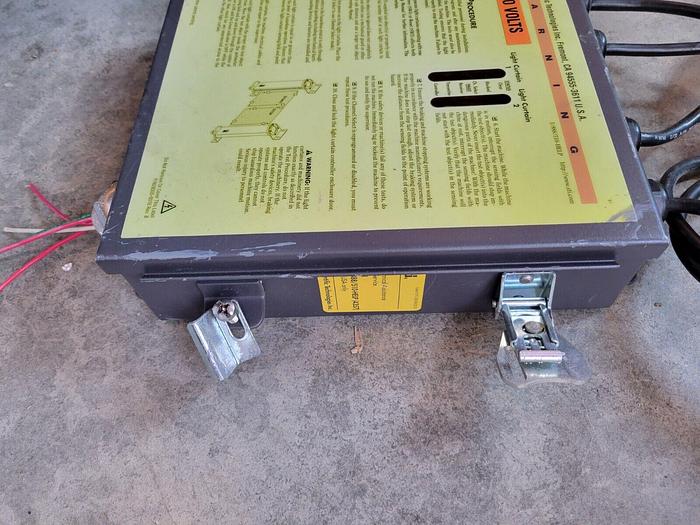 Used Sti MiniSafe 42672-0400 & 42687-0400 Light Curtain Set & 43207-0010 Panel