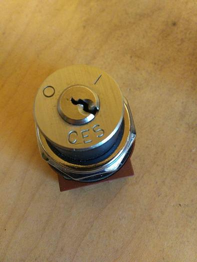 Siemen 3SB03-2MHC4 Selector Switch with Keys