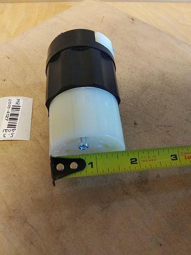 Leviton 2643 Locking Connector 2 Pole 3 Wire Grounding
