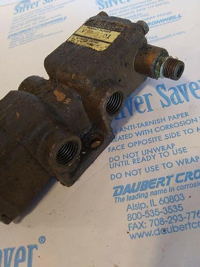 Used Versa VPP-3301 3 way valve
