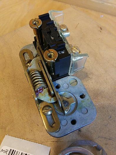 Allen Bradley 800T-FC16A Maintained Contact Push Button Unit