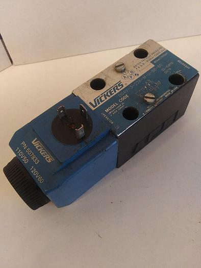 Used Vickers DG4V-3-22A-M-U-B6-60 Directional Control Valve Solenoid