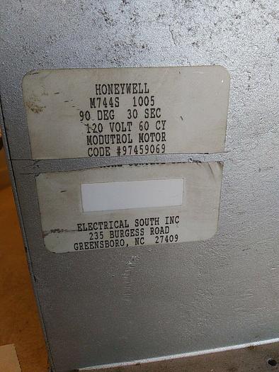 Used Honeywell M744S 1005 Modutrol Motor 90 Degree Stroke 30 Sec 120 Volt .21 Amp
