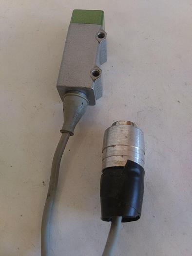 Used Omron E3S- VS1 E2 Photoelectric Switch