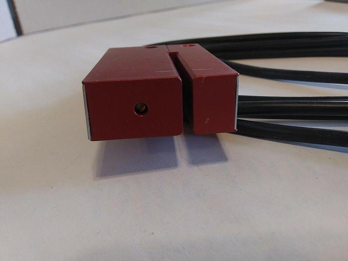 Leuze Electronic GS 05/4-G Photoelectric Sensor