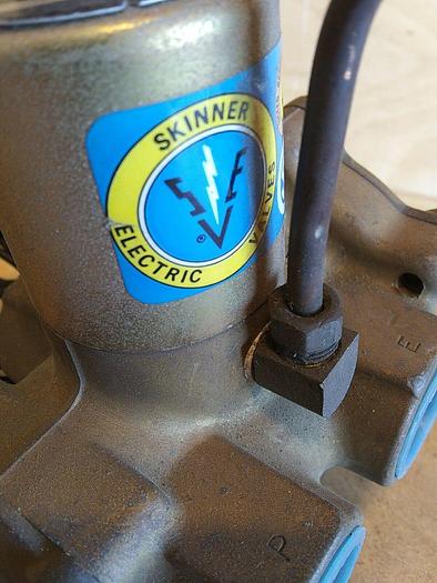 Skinner Valve LP3LB5150 Solenoid with 3 Port Valve *damaged wire