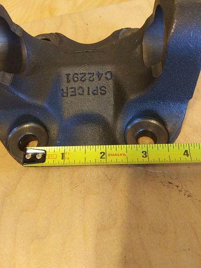 Dana Spicer 4-2-669 Flange Yoke