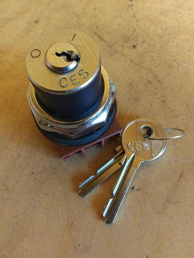 Siemen 3SB03-2MHC4 Selector Switch with Keys