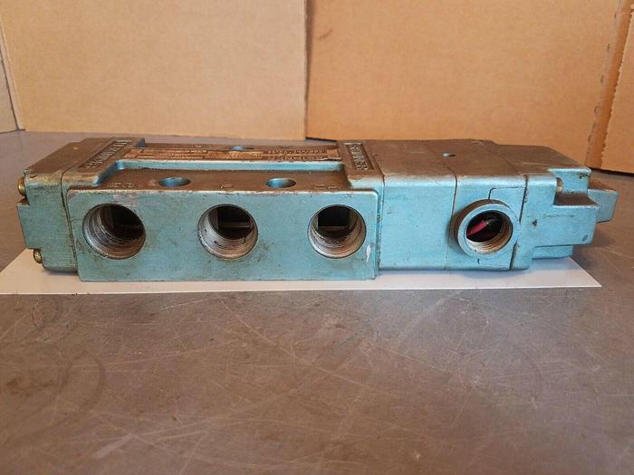 Used Skinner S4K0AAL5, Directional Control Valve