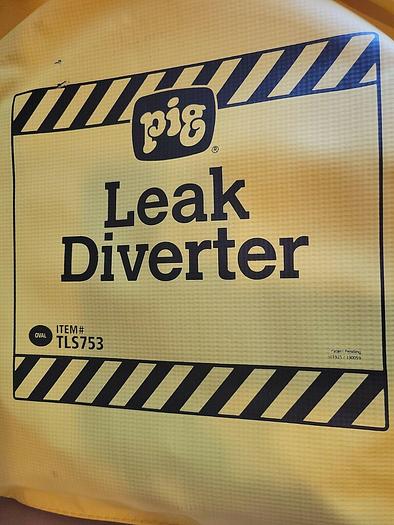 PIG TLS753-CL Spring-Open Leak Diverter, Clear, Oval 36226018659