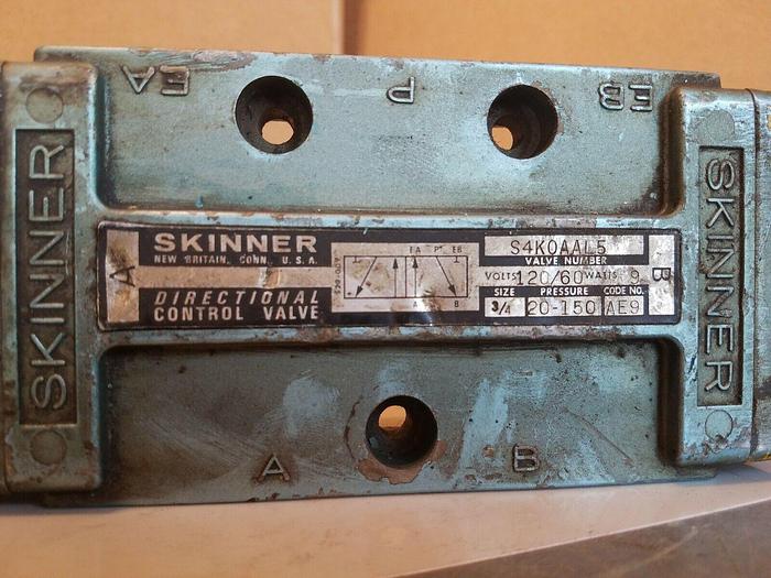 Used Skinner S4K0AAL5, Directional Control Valve