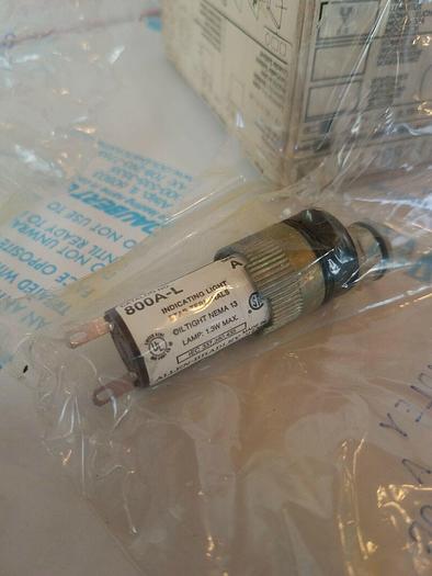Allen Bradley 800A-L2AA24 Indicator Light Amber, Box of 4