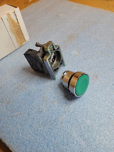 Schneider Electric XB4 BA31 Green