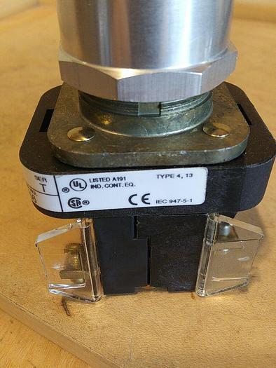 Allen Bradley 800T-QB12 Push Button Illuminated