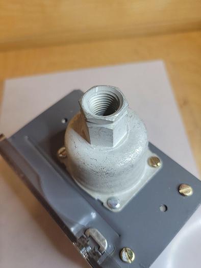Used Honeywell Pressuretrol L91A1052