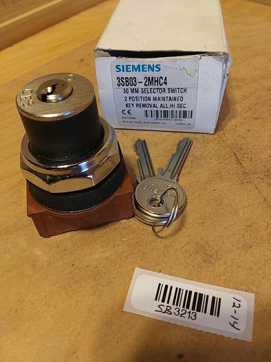 Siemen 3SB03-2MHC4 Selector Switch with Keys