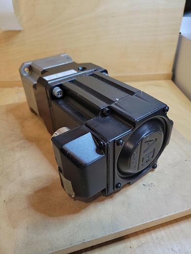 Used Allen Bradley MPL-B310P-HJ22AA w/ Apex Dynamics AB090-S2-P1