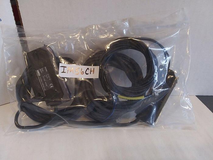 Used Keyence FS-V2-1R Digital Fiber Optic Sensor (Lot of 2)