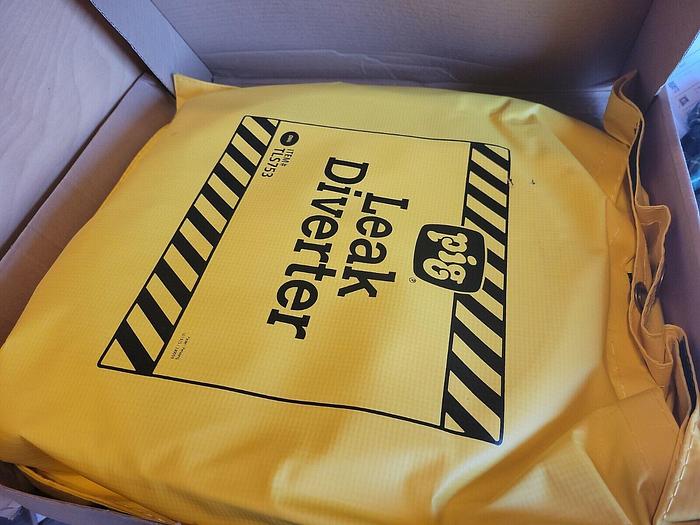 PIG TLS753-CL Spring-Open Leak Diverter, Clear, Oval 36226018659