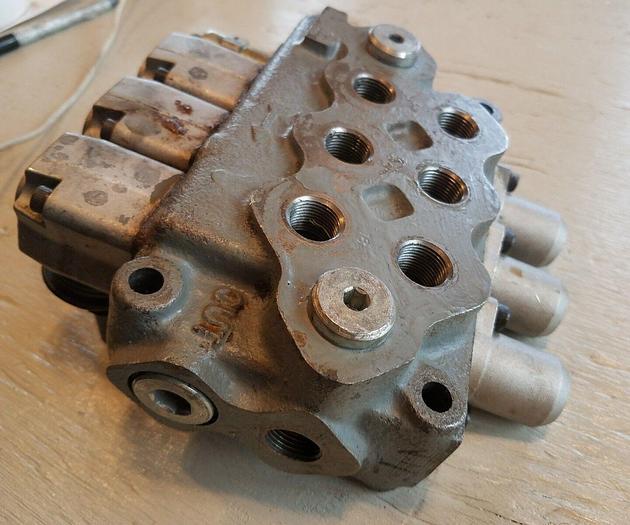 Used Casappa Hydraulic VCD 20/3 Three Valve Unit