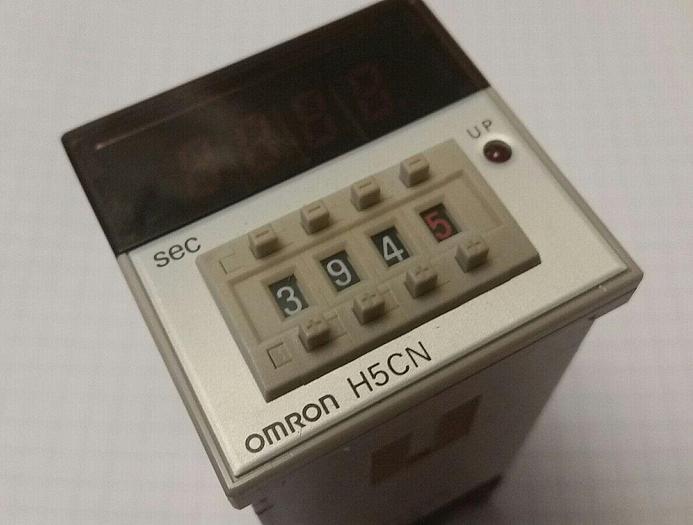 Used Omron H5CN-XBN Timer and P3G-08 Connector