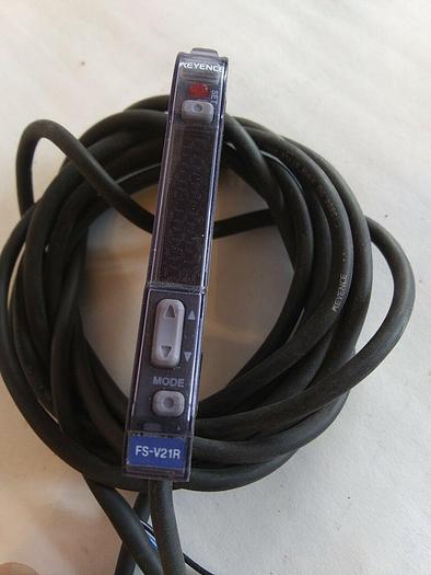 Used Keyence FS-V2-1R Digital Fiber Optic Sensor (Lot of 2)