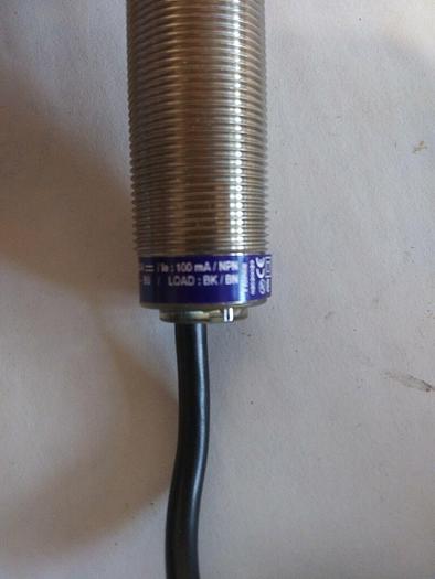 Telemecanique XU5 N18NP340W Photoelectric Sensor