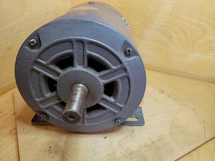 Used Electric Motor 0.5 HP 1750rpm 220V Shaft 3/4 Hp