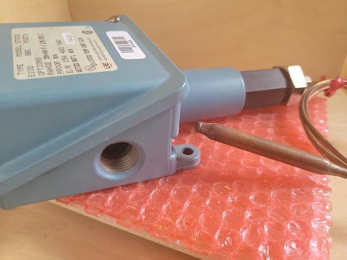 United Electric E100 Model 8BC 90071, 350-640° F