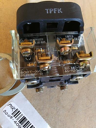 Allen Bradley 800T-PB46 Push Button. Red Lens Illuminated