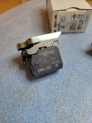 Schneider Electric XB4 BA31 Green