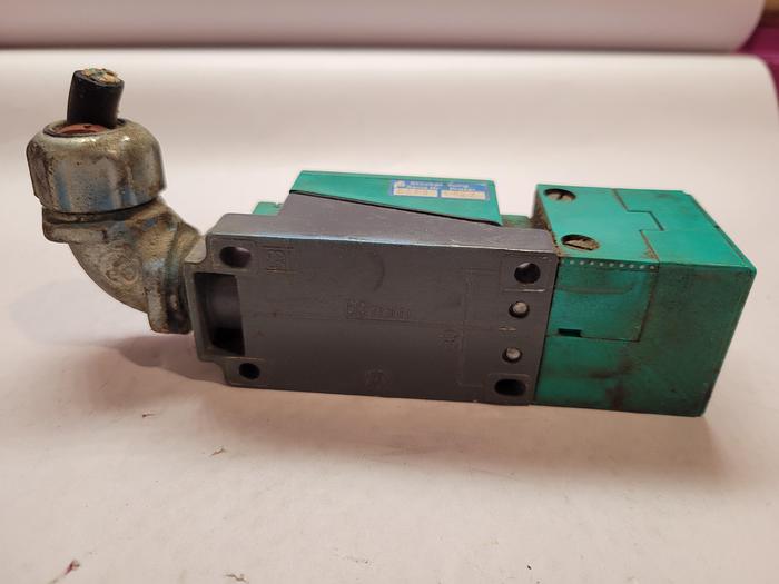 Used Pepperl-Fuchs Y12516S W, Y11943S NJ15, 08275S U4