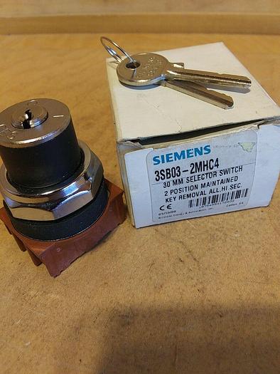 Siemen 3SB03-2MHC4 Selector Switch with Keys