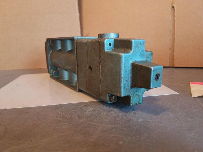 Used Skinner S4K0AAL5, Directional Control Valve