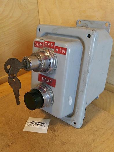 Used Enclosure Furnas 52BAK Keyed Selector Switch 52PA4G3 Indicator Light *with keys*