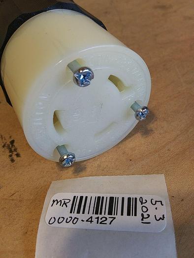 Leviton 2643 Locking Connector 2 Pole 3 Wire Grounding
