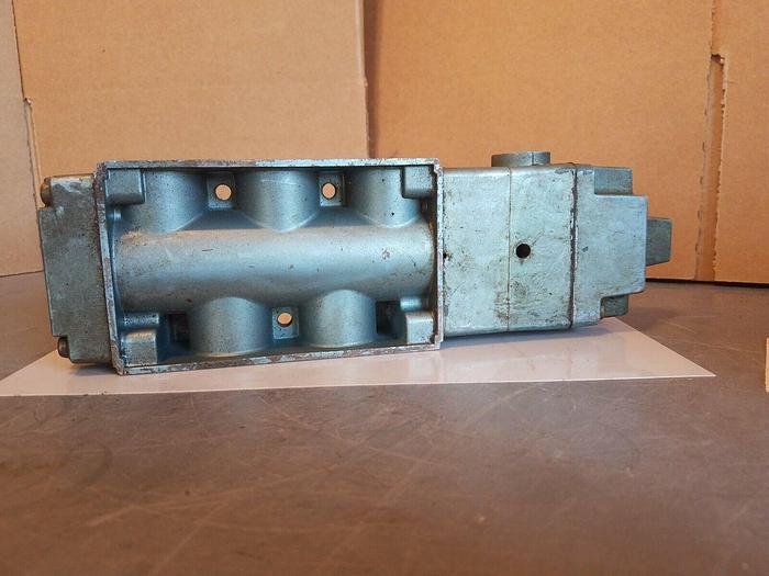 Used Skinner S4K0AAL5, Directional Control Valve
