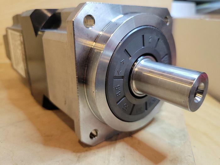 Used Allen Bradley MPL-B310P-HJ22AA w/ Apex Dynamics AB090-S2-P1