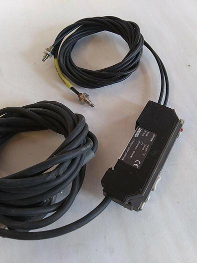 Used Keyence FS-V2-1R Digital Fiber Optic Sensor (Lot of 2)