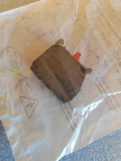 Telemecanique ZBE102 35564 Contact Block 785901355649