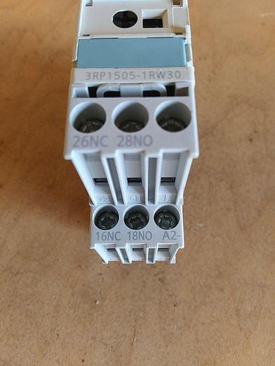 Siemens 3RP1505-1RW30 Electronic Time Relay