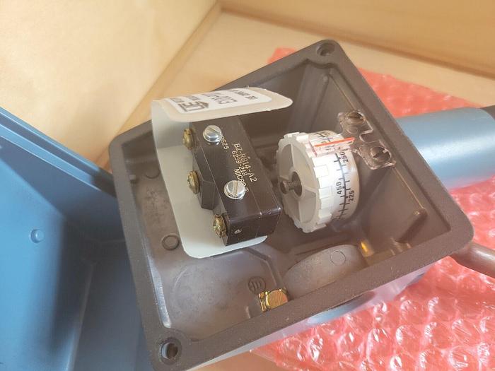 United Electric E100 Model 8BC 90071, 350-640° F