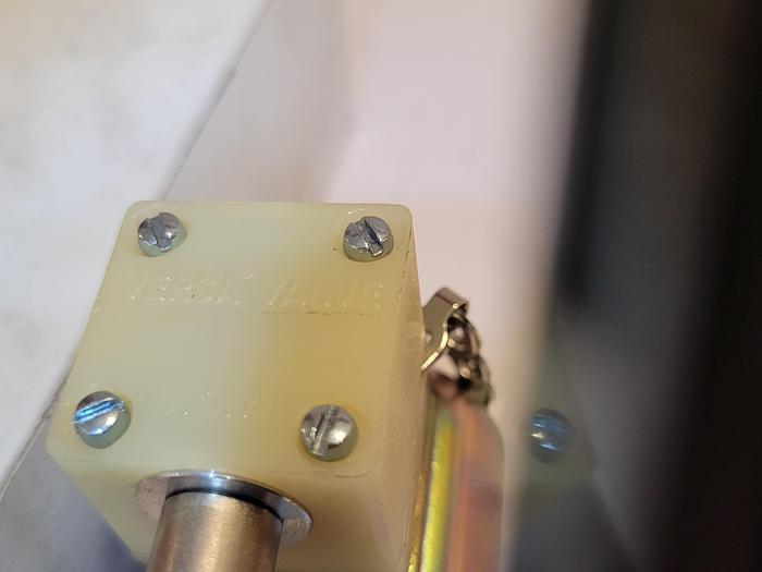 Versa Valves E-3198-84PE-A120