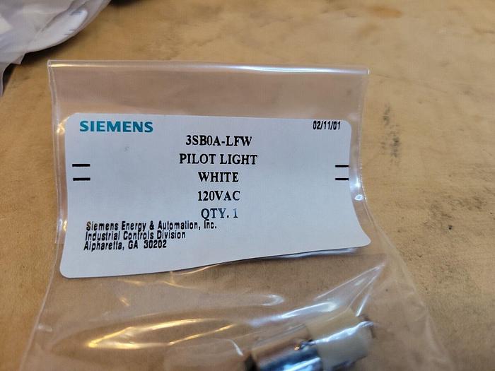 Siemens 3SB0A-LFW White Pilot Light
