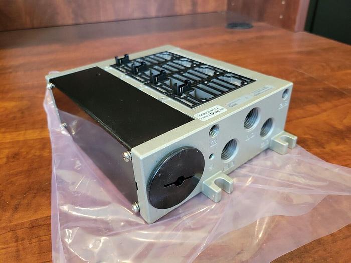 Used SMC NVV5FS3-01T-041-03T PARTS REPAIR DAMAGED WIRE PORT